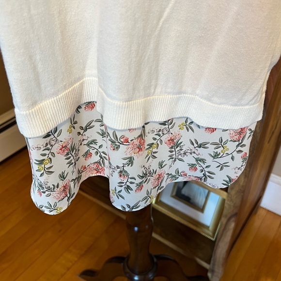 LOFT Mixed Media Floral White/Cream Sweater - Picture 4 of 8
